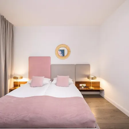 Blue And Green Apartment With Bright Pink Bedroom In Krakow By Noclegi Renters-2